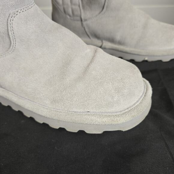 Women's BearPaw Boots, Size 8M, Gray Suede. Pre-owned - Picture 6 of 10